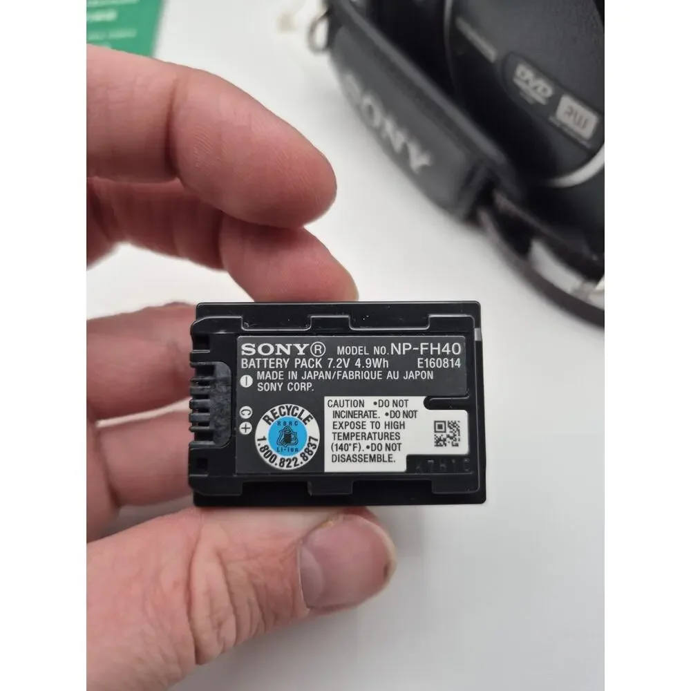 Sony Handycam DCR-DVD108 with Battery/Manual/Bag UNTESTED AS-IS